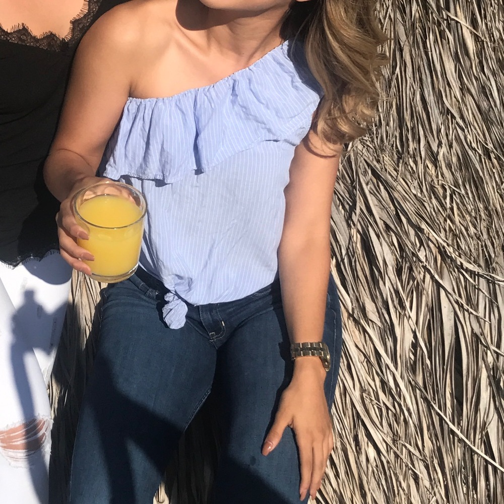One shoulder front tie top